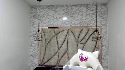 Snapshot of queen_perla_ chatting on February 22, 11:46 am   online show from February 22, 11:46 am