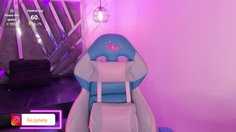 Snapshot of queen_perla_ chatting on October 5, 12:10 pm   online show from October 5, 12:10 pm