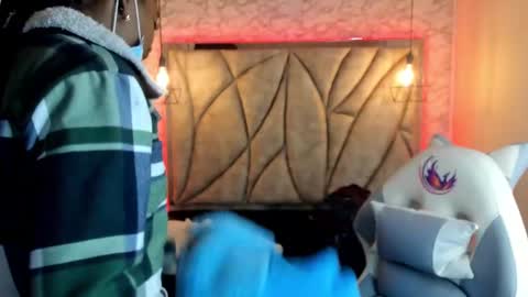 Snapshot of queen_perla_ chatting on March 12, 11:53 am   online show from March 12, 11:53 am