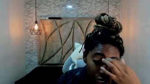 Snapshot of queen_perla_ chatting on February 12, 12:01 pm   online show from February 12, 12:01 pm