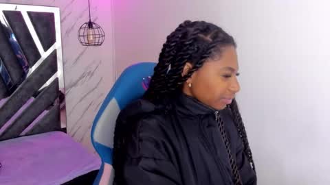 Snapshot of queen_perla_ chatting on October 23, 12:00 pm   online show from October 23, 12:00 pm