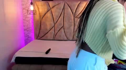 Snapshot of queen_perla_ chatting on January 16, 11:37 am   online show from January 16, 11:37 am