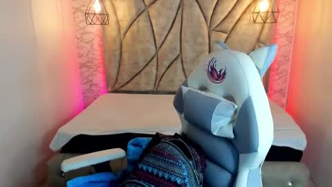 Snapshot of queen_perla_ chatting on March 6, 11:58 am   online show from March 6, 11:58 am