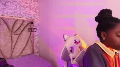   online show from December 5, 11:55 am