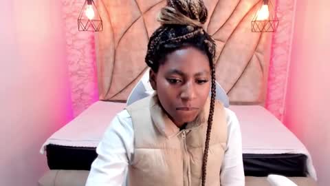 Snapshot of queen_perla_ chatting on February 2, 2:48 am   online show from February 2, 2:48 am