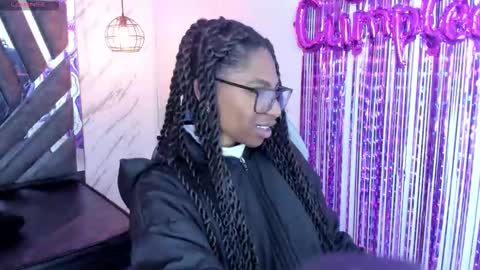 Snapshot of queen_perla_ chatting on October 22, 11:59 am   online show from October 22, 11:59 am