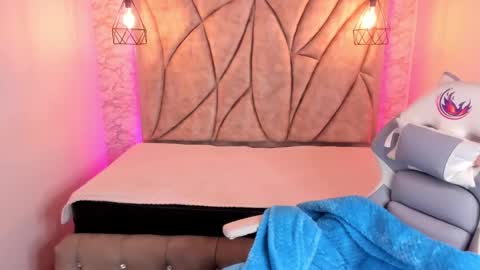 Snapshot of queen_perla_ chatting on February 26, 12:05 pm   online show from February 26, 12:05 pm