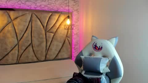 Snapshot of queen_perla_ chatting on January 15, 11:53 am   online show from January 15, 11:53 am