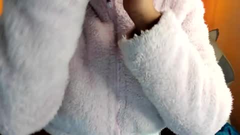 Snapshot of queen_perla_ chatting on March 5, 12:11 pm   online show from March 5, 12:11 pm