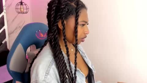 Snapshot of queen_perla_ chatting on October 30, 12:06 pm   online show from October 30, 12:06 pm