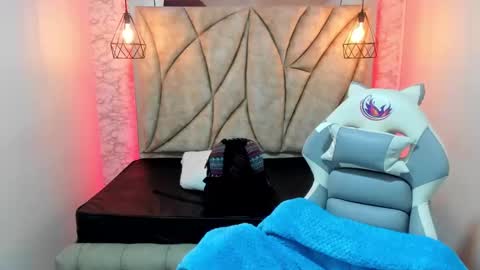 Snapshot of queen_perla_ chatting on February 21, 12:06 pm   online show from February 21, 12:06 pm