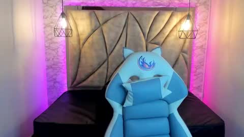 Snapshot of queen_perla_ chatting on March 7, 12:01 pm   online show from March 7, 12:01 pm