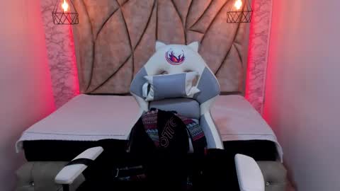 Snapshot of queen_perla_ chatting on February 1, 11:54 am   online show from February 1, 11:54 am