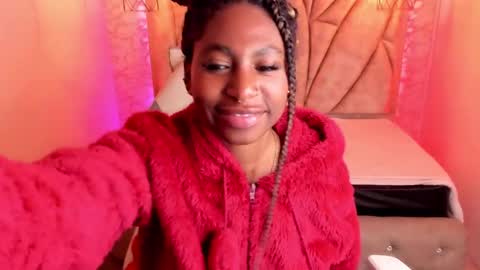 Snapshot of queen_perla_ chatting on February 2, 12:57 pm   online show from February 2, 12:57 pm