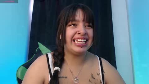 Snapshot of queen_salomme chatting on October 10, 11:59 am queen_salomme online show from October 10, 11:59 am