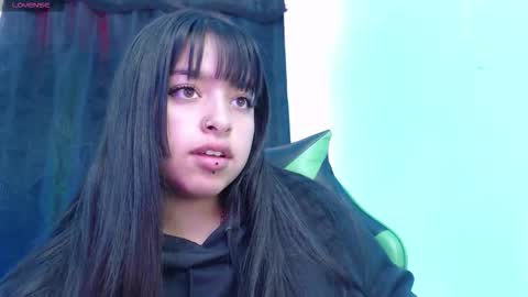 Snapshot of queen_salomme chatting on October 9, 11:58 am queen_salomme online show from October 9, 11:58 am