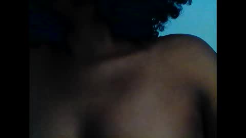 Snapshot of queen_tess1 chatting on January 15, 7:01 pm queen_tess1 online show from January 15, 7:01 pm