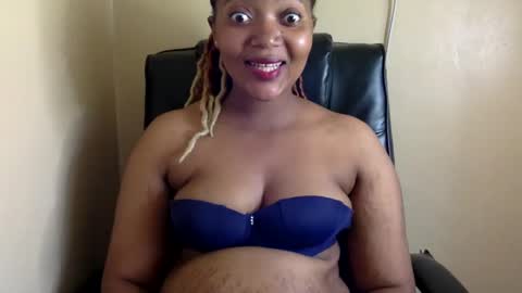 Snapshot of queenbebony2 chatting on January 8, 8:27 am Queenbebony2 online show from January 8, 8:27 am