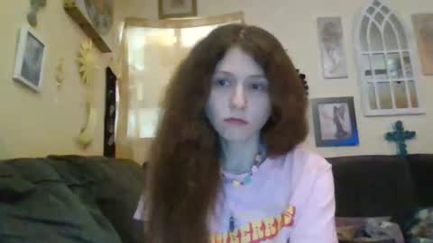 queencrimsonlvx online show from May 18, 1:17 pm