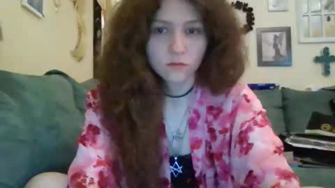 queencrimsonlvx online show from November 11, 10:01 am