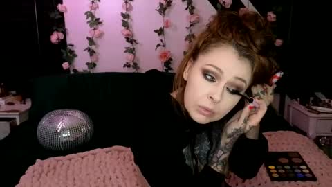 Snapshot of queendelaranch chatting on October 7, 11:31 pm Queen De La Ranch online show from October 7, 11:31 pm