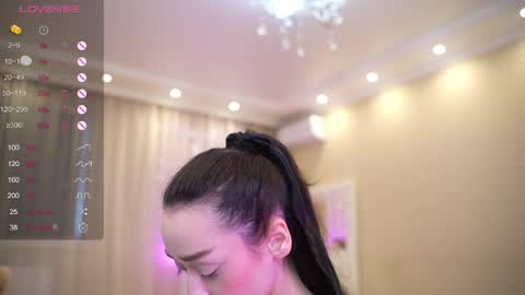 Nelly  INSTA  queenelia  online show from June 3, 10:16 am
