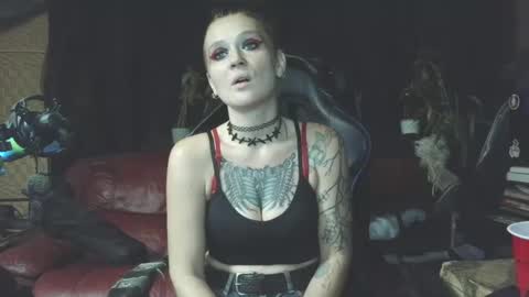 Queen Frostbitten online show from September 16, 12:07 am