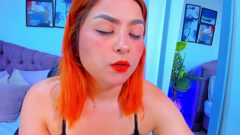 Snapshot of queengrett chatting on December 14, 7:36 pm Queen online show from December 14, 7:36 pm
