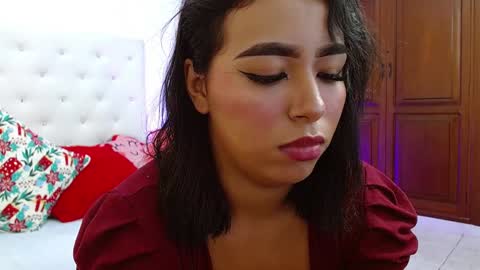 Snapshot of queenie_star chatting on December 19, 9:38 pm Maria Del Mar online show from December 19, 9:38 pm
