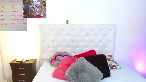 Snapshot of queenie_star chatting on December 12, 9:26 pm Maria Del Mar online show from December 12, 9:26 pm