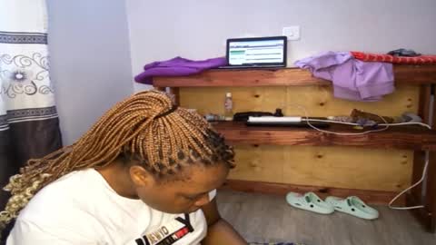 Snapshot of queenkiah chatting on October 1, 7:35 am Nina online show from October 1, 7:35 am