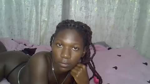 queenluiza199400 online show from May 22, 8:51 pm