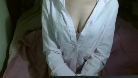 queenoftenderness online show from January 10, 7:32 pm