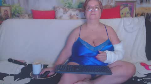 Snapshot of queenpammy chatting on March 2, 6:37 am QueenPammy online show from March 2, 6:37 am