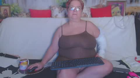 Snapshot of queenpammy chatting on March 1, 6:35 am QueenPammy online show from March 1, 6:35 am
