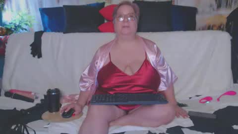 QueenPammy online show from April 13, 8:15 am