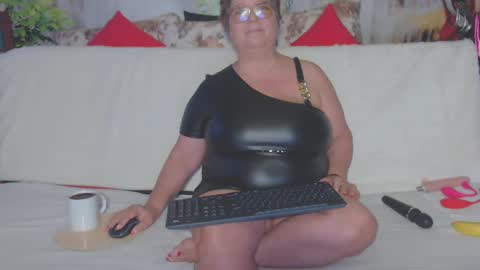 Snapshot of queenpammy chatting on January 12, 5:56 am QueenPammy online show from January 12, 5:56 am