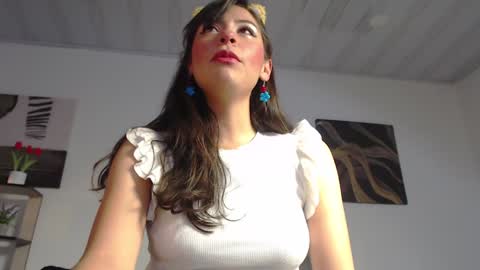 Snapshot of queenpink777 chatting on December 20, 7:07 pm Rose online show from December 20, 7:07 pm