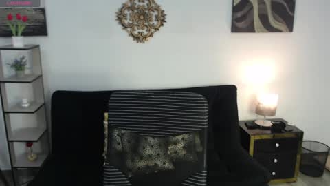Snapshot of queenpink777 chatting on January 6, 12:46 pm Rose online show from January 6, 12:46 pm
