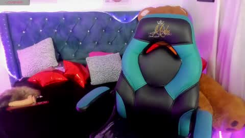 Queen Rose  online show from March 11, 12:17 pm