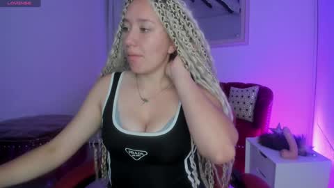 Queen Rose  online show from January 31, 1:02 pm