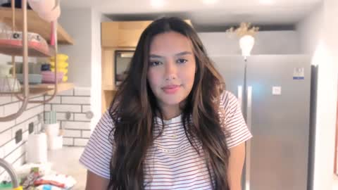 Snapshot of queenv66 chatting on December 4, 3:15 am Val  -  online show from December 4, 3:15 am