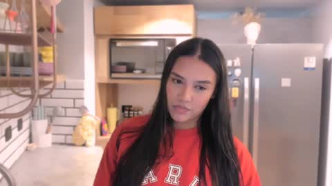 Snapshot of queenv66 chatting on January 4, 1:42 am Val  -  online show from January 4, 1:42 am