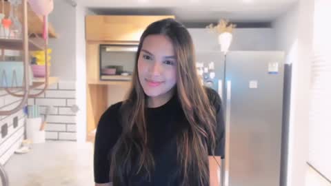 Snapshot of queenv66 chatting on January 19, 11:43 pm Val  -  online show from January 19, 11:43 pm