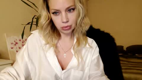 Snapshot of qurli24 chatting on March 1, 10:42 pm qurli24 online show from March 1, 10:42 pm