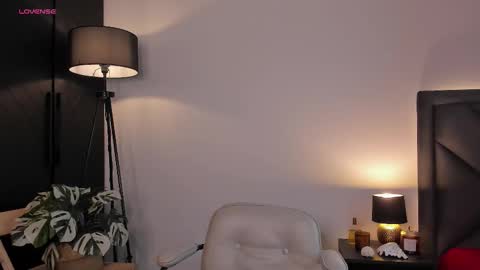    online show from November 12, 6:39 pm