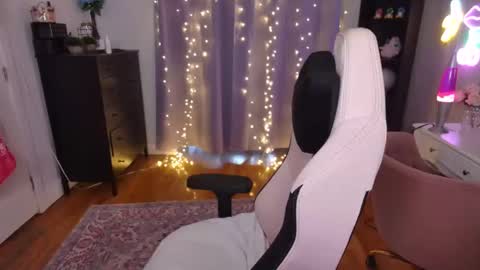 Rachel Brooks online show from December 9, 7:07 pm