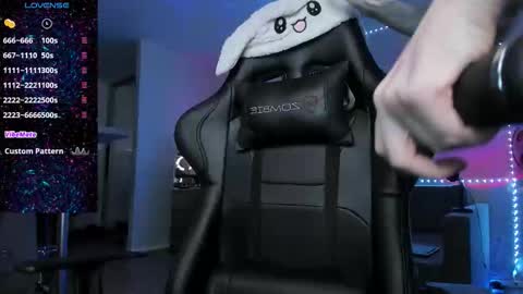  Miko Pleasee help me get 100 likes online show from February 19, 10:26 am