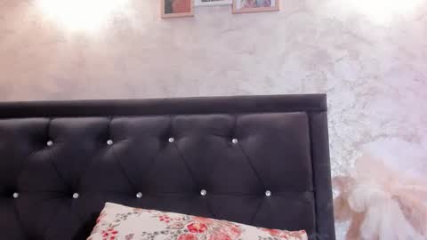 raelledarkstar online show from March 24, 1:05 pm