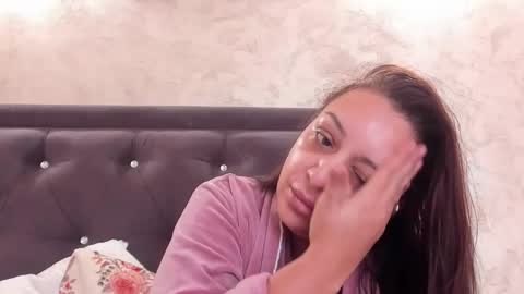 raelledarkstar online show from December 4, 8:38 am